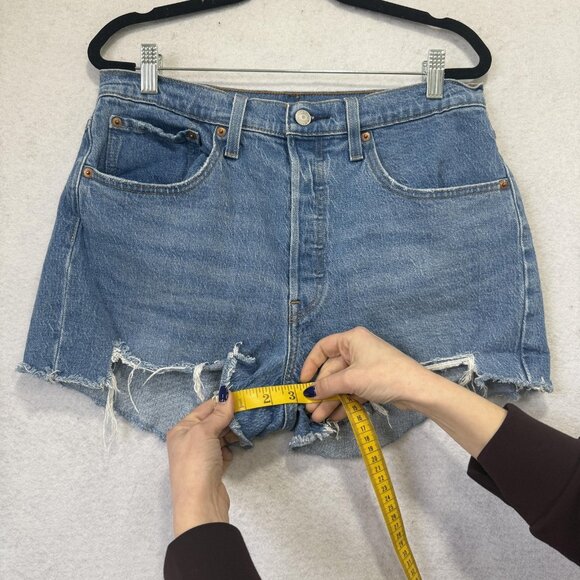 Levis Denim Shorts Womens 31 Blue High Rise Button Fly Cutoff Raw Hem Distressed - Picture 4 of 10